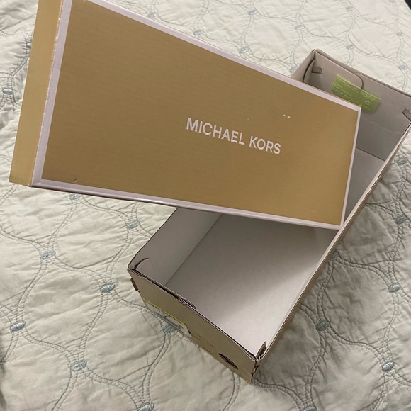 Michael Kors shoe box - Picture 2 of 3